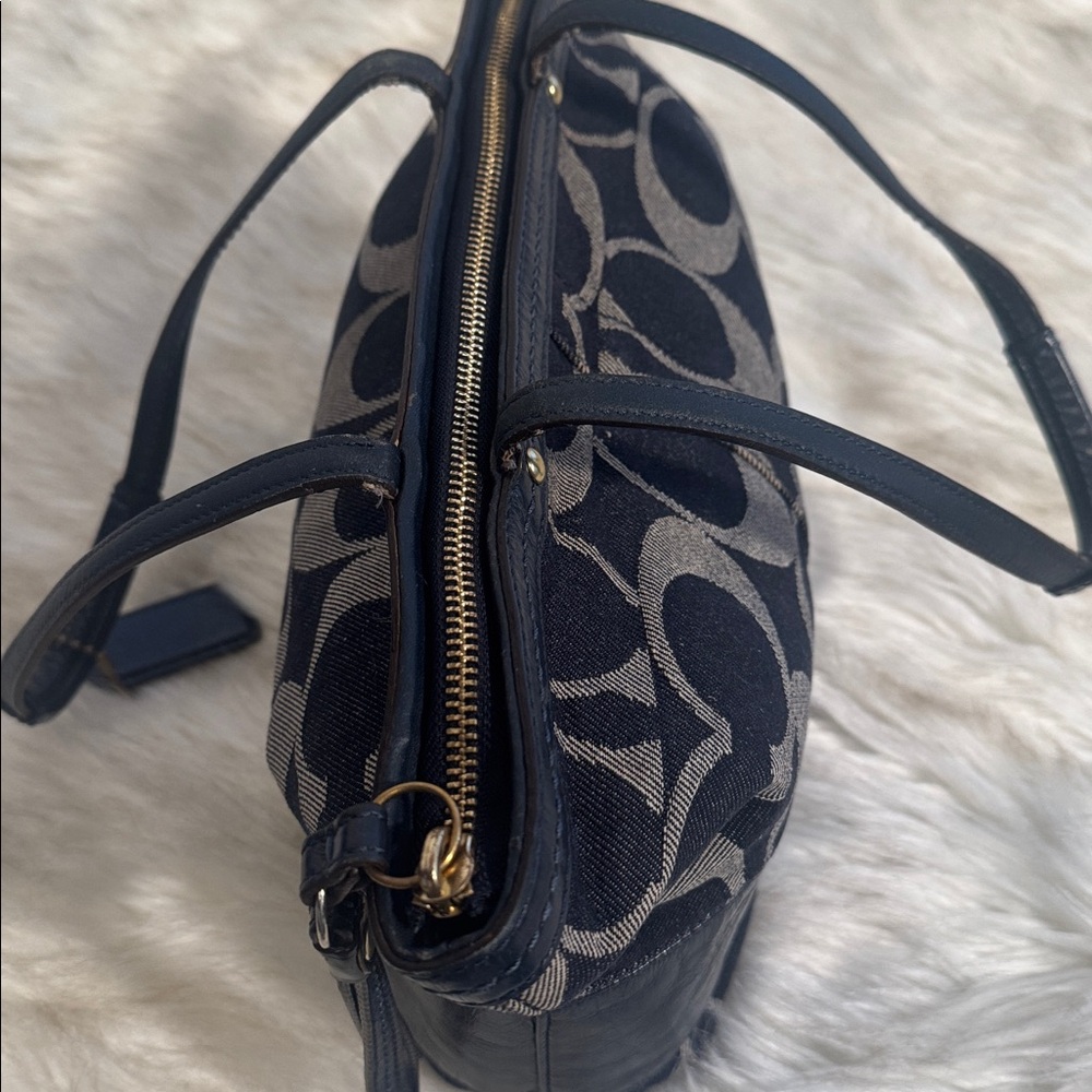 Vintage Coach Signature Denim Tote Bag Navy
Women's Tote Bag . - Picture 4 of 11